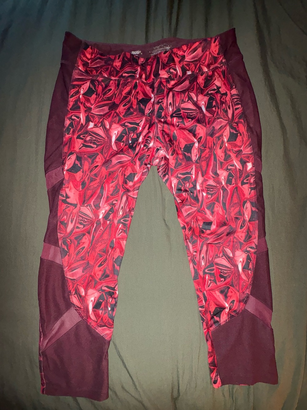 Avia Red and Black Abstract Capri Leggings